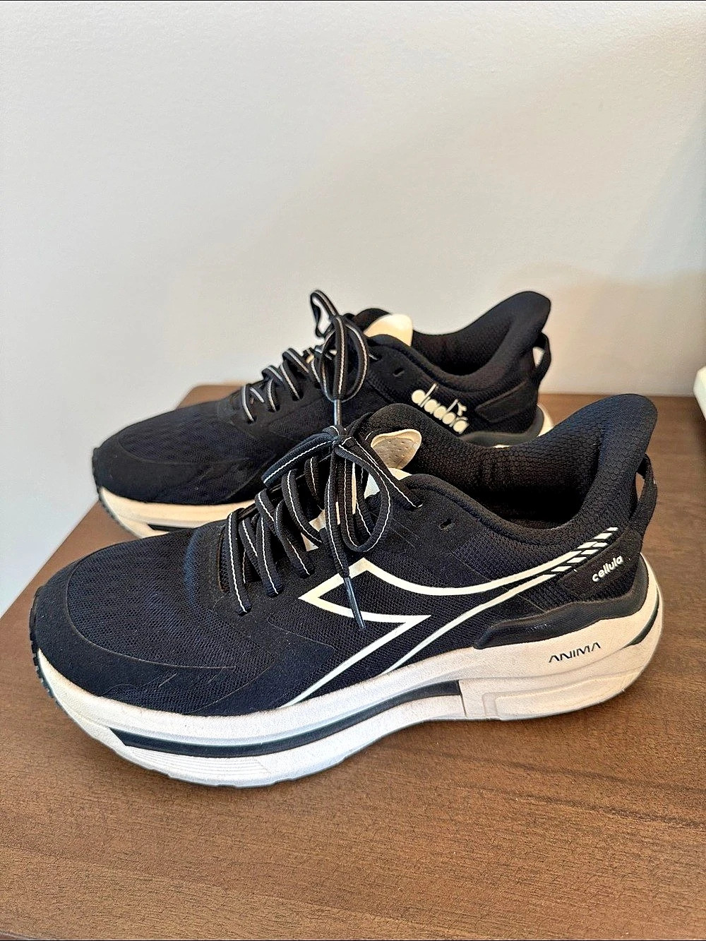 Diadora Cellula Women's Black & White Athletic Shoes US 7.5